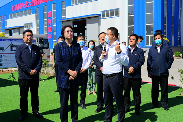 朝陽市新任市委書記張淑萍及調(diào)研組領(lǐng)導蒞臨一諾環(huán)保產(chǎn)業(yè)園考察調(diào)研工作